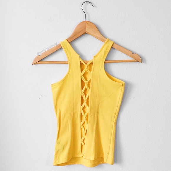 Moda International Tops - ❤️CLEARANCE❤️ yellow knot front tank top